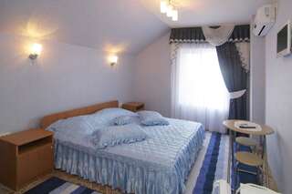 Отель Admiral Hotel Скадовск Стандартный двухместный номер с 1 кроватью или 2 отдельными кроватями-2